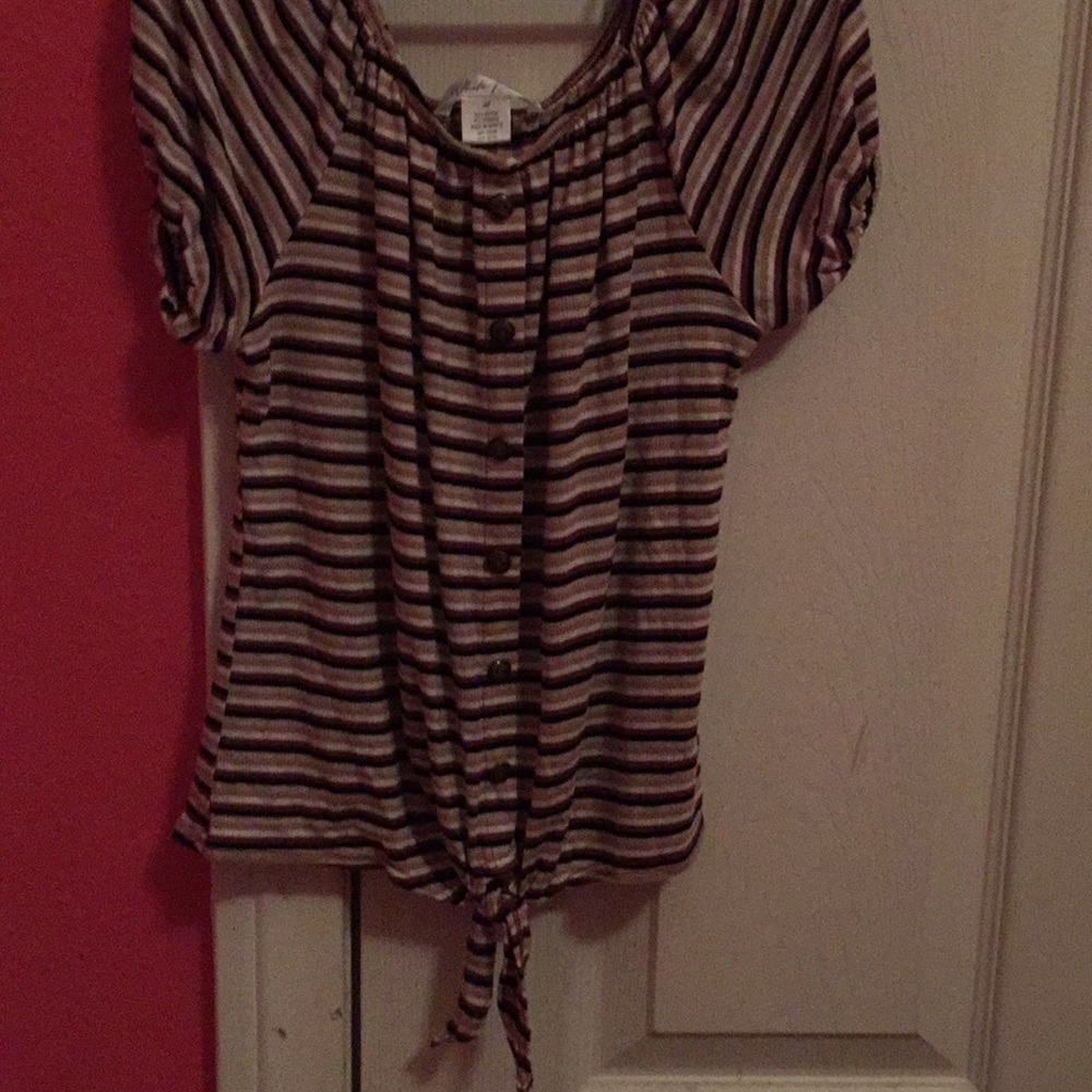 Tillys shirt sleeve top😊